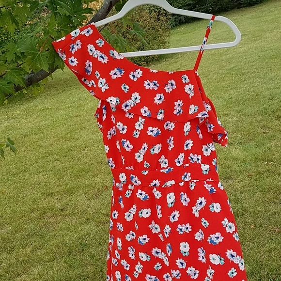 Xhilaration Dresses & Skirts - Xhilaration S red floral knee length dress